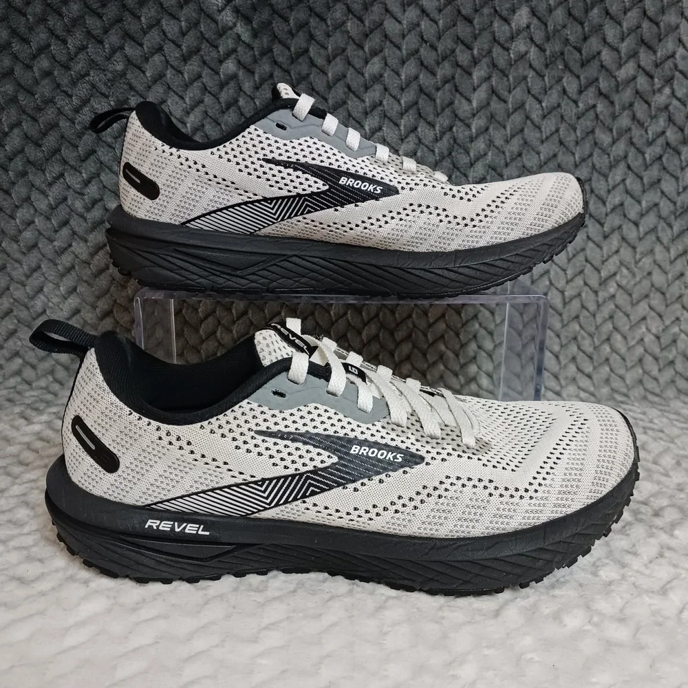 Brooks Revel 6 White Black Women's Walking Running Sneakers Shoes Size 7